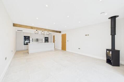 Kitchen/Living Ar...