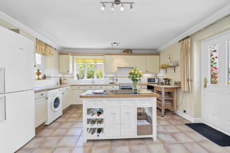 Kitchen/ Breakfast Room