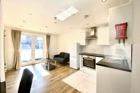 Large Studio to Let
