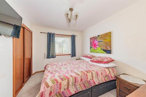 4 Rose Hemming Place Letham-8.JPG