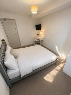 Room 2 at £725pcm