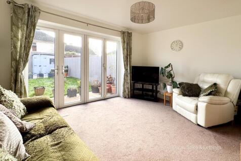 69 St Michaels Rd Kettering-1.jpg