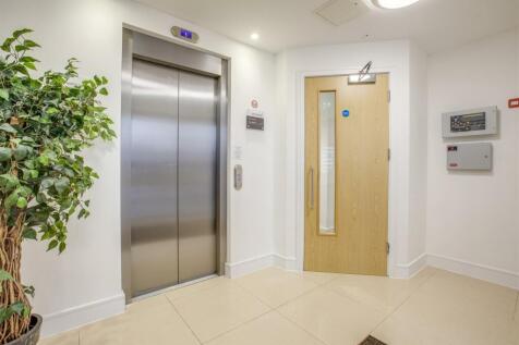 13 Castle House, Desborough Road, HP11 2FP-10.jpg