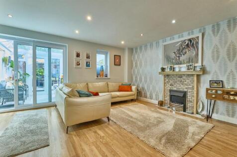 Lounge Dining Room to rear