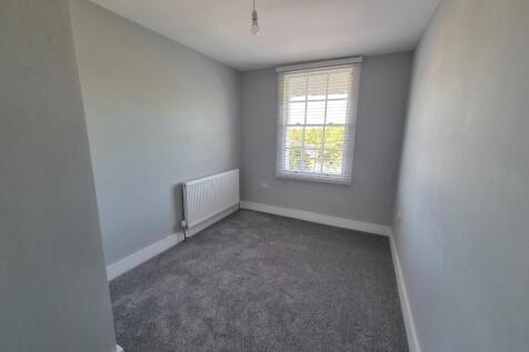 17 Darnley Road, Gravesend, Kent, DA11 photo 4