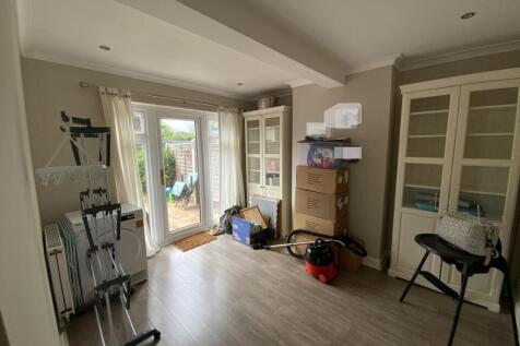 Carnforth Gardens, Hornchurch, Havering photo 3