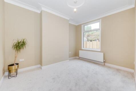 KITCHEN, DINING ROOM AND LOUNGE