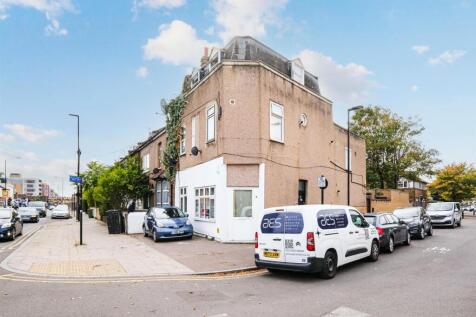 65 Woodford Road-16.jpg