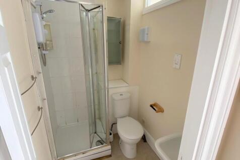 Flat 1, 13 Edgcumbe Avenue Shower Room