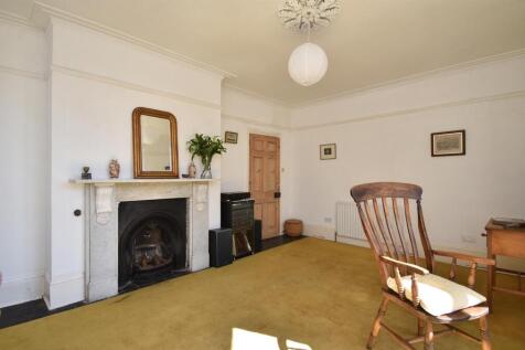 Reception room/bedroom