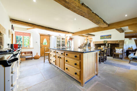 THe Farmhouse Woo...