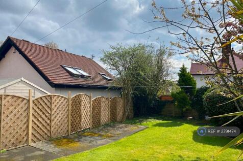 Large Enclosed Exclusive Back Garden
