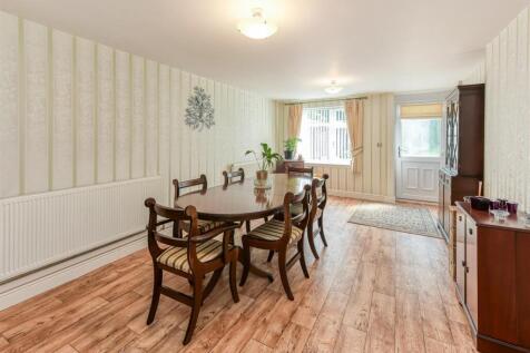 135 Yew Tree Lane-dining room.jpg