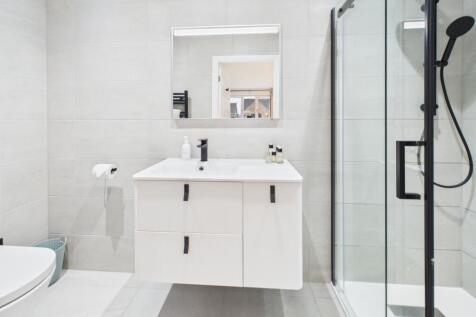 CAM02093G0-PR0067-STILL013