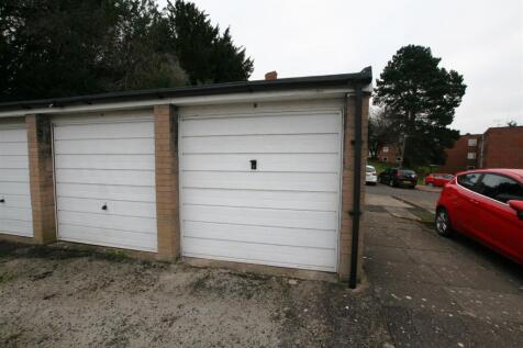 elmfieldgardens,27garage.JPG