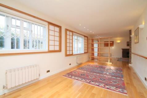 4 bedroom Detached House in Coulsdon photo 4