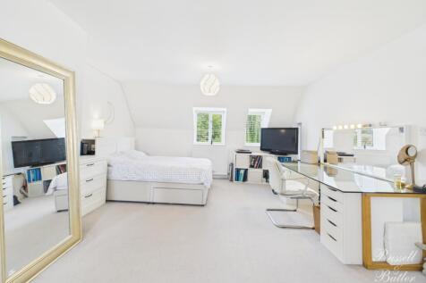 CAM02127G0-PR0325-STILL046