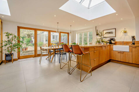 8681428-interior1...