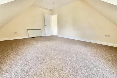 Lower Blandford Road, Broadstone photo 4