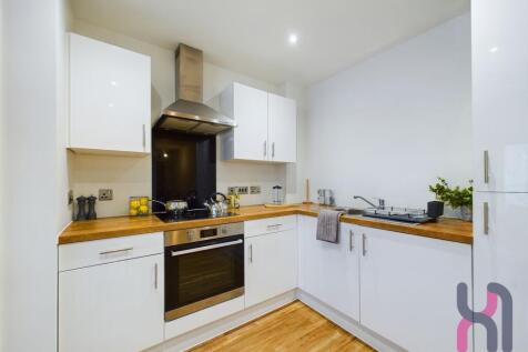 2-bed flat on 3 Pomona Strand, Old Trafford, M16, £1,375/mo