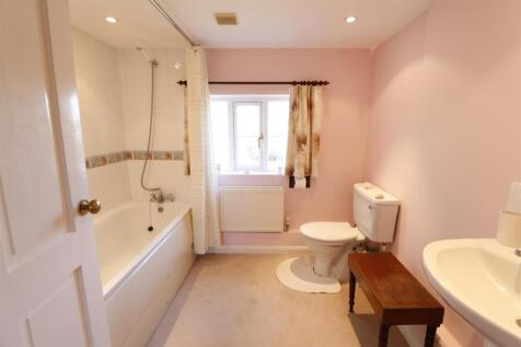 Ensuite Bathroom 2 .JPG