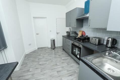 56 Werllesley Kitchen #3.jpg