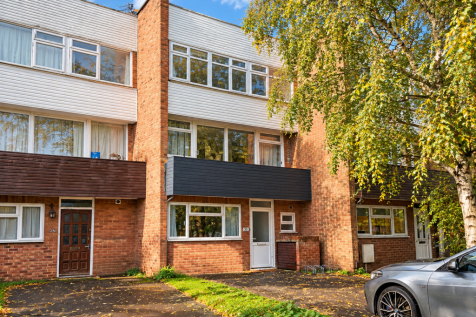 6-bed terraced on Horwood Close, £5,335/mo