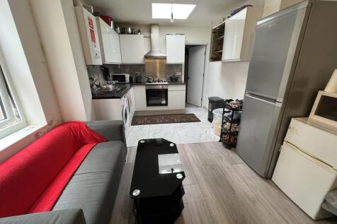 3 Saxon Road, Southall photo 4