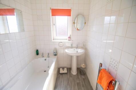 Family bathroom (Upper Floor)