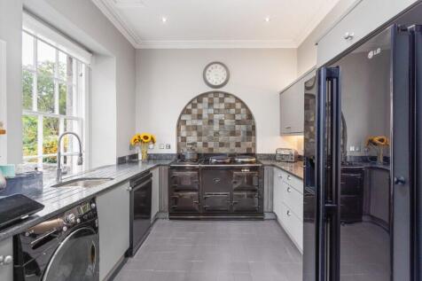 4 bed, 2 bath Town House in Edinburgh - Photo 12