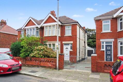21 Crompton Avenue, Blackpool FY4 3LQ