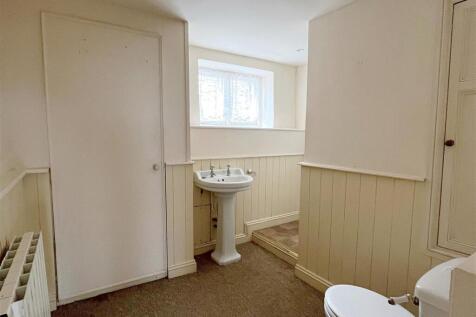 Ensuite Shower Room.jpg