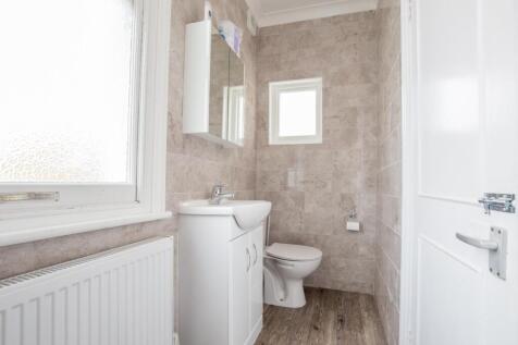 Modern fitted shower room