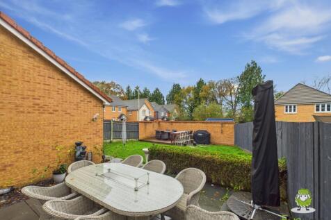 EweMove Estate Agents Basingstoke - Longwood Copse