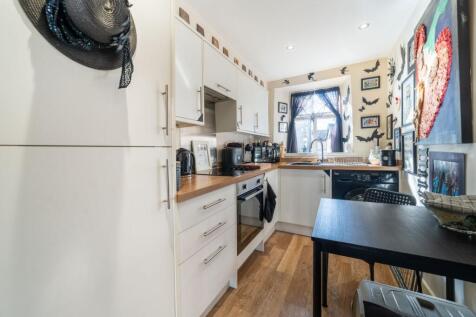 OPEN PLAN LIVING AREA