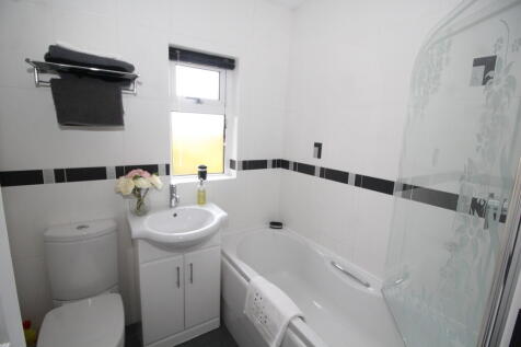 Queens Drive, Wrenthorpe photo 4