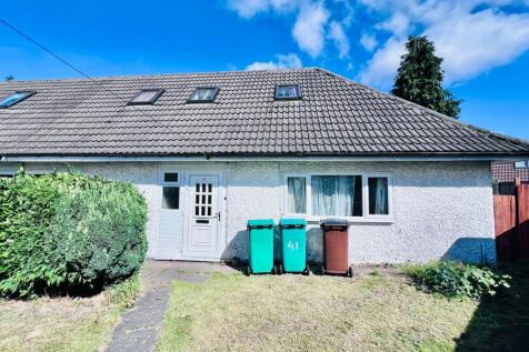 5-bed semi-detached on Dorket Drive, Nottingham, £2,795/mo