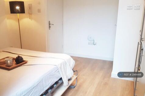 Spacious Room - Furnished