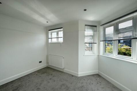 Photo 24-09-2025,...