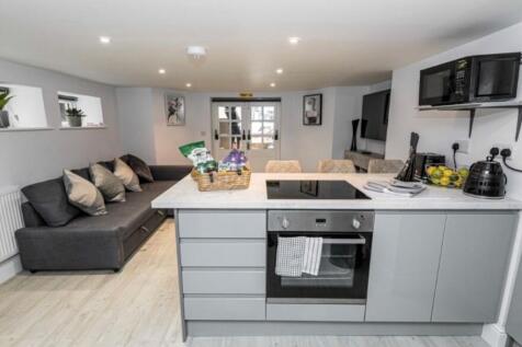 Kitchen to Lounge