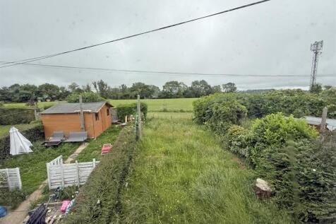 Aylesbury Crescent 97 - Garden.jpg