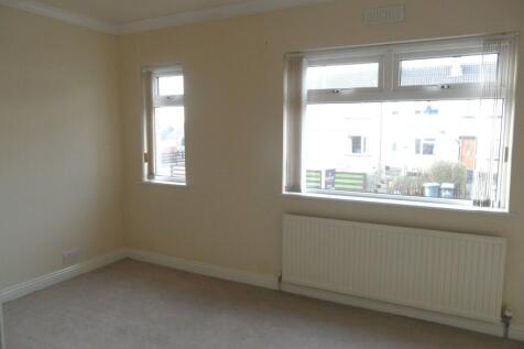 Kilroyd Avenue, CLECKHEATON, West Yorkshire photo 4