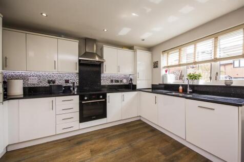 Modern Spacious Kitchen