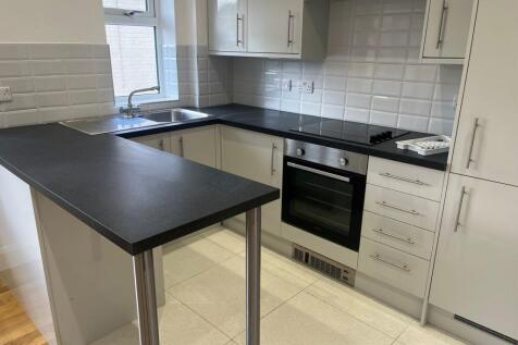 1-bed flat on Woodside Road, Amersham, HP6, £1,100/mo