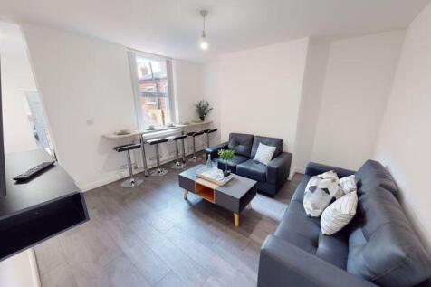 Contemporary 5-Bed Student House | Close to NTU | Fully Refurbished  photo 4