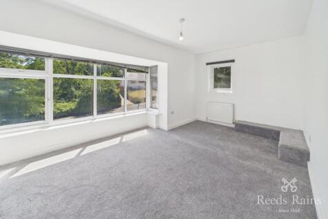 Newsome Road, Huddersfield, West Yorkshire, HD4 photo 5