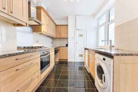 Living Space are pleased to present this well-proportioned and attractively presented two-bedroom flat, set within a well-maintained purpose-built block in a highly sought-after and well-connected loc