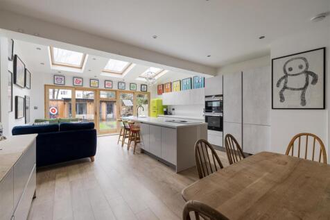 Beacontree Road, E11