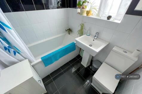 1st Floor Bathroom