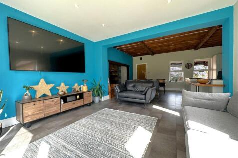 Sitting Room Through To Dining Kitchen 673